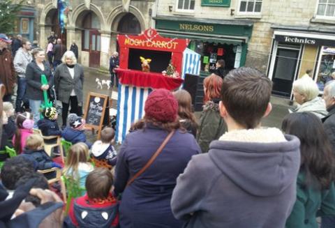 outdoor christmas puppet show